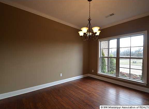 4th image of 664 Breckenridge Dr