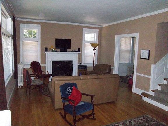 4th image of 95 Campbell St