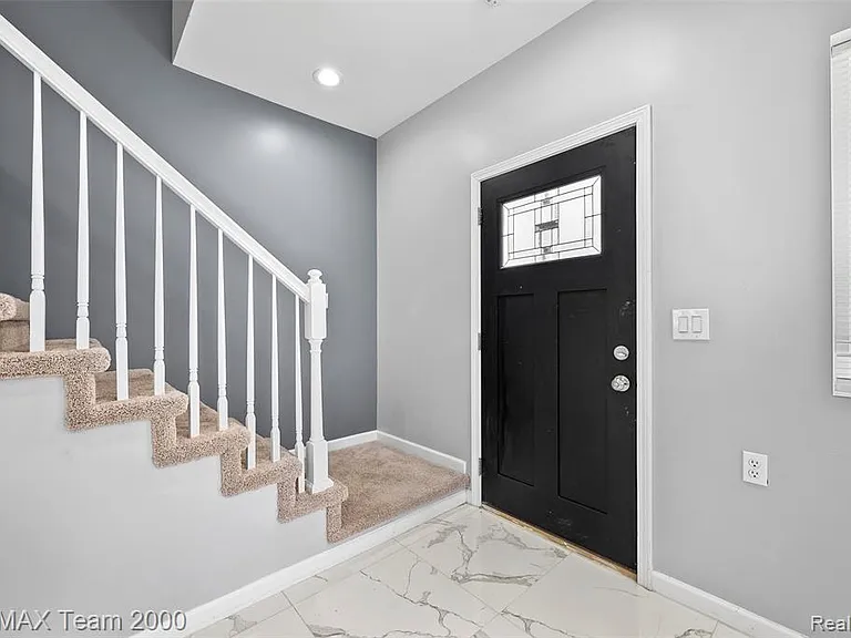 3330 Woodside St — Photo 5