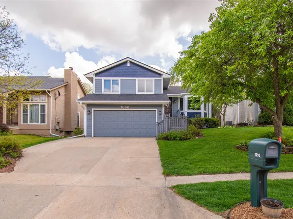7090 Hickory Ln, Urbandale, IA 50322