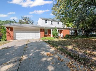 2415 Otter St, Warren, MI 48092