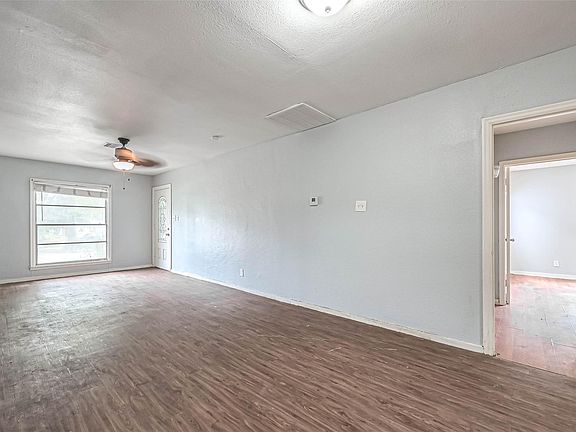 3rd image of 8129 Barkley St