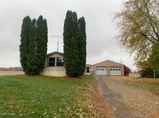 3125 E Montgomery Rd, Hillsdale, MI 49242