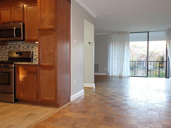 3rd image of 778 Quince Orchard Blvd #20