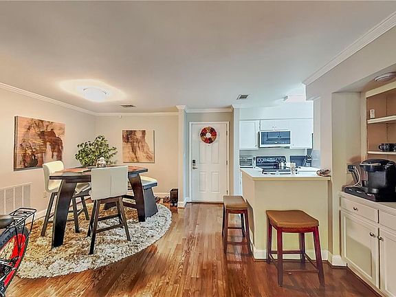 5th image of 3104 Pine Heights Dr NE