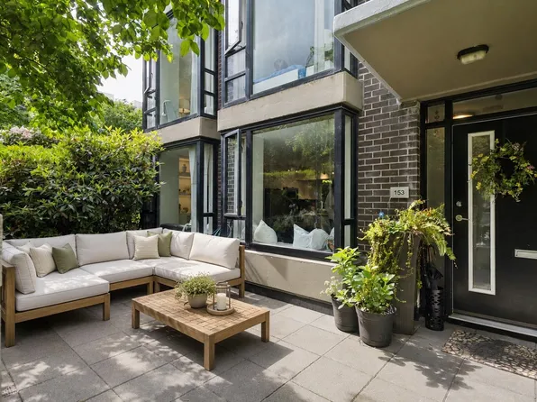 153 W 2nd St, North Vancouver, BC V7M 1C5