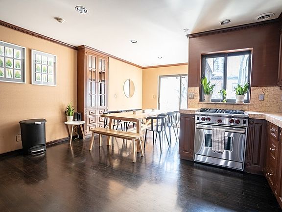 4th image of 124 E 36th St #3