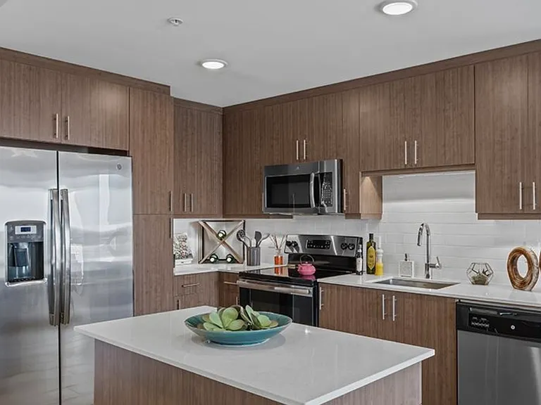 1311 W 37th St #301 — Photo 2