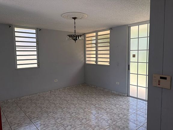 4th image of 11-71 Calle Giralda Urb Sultana