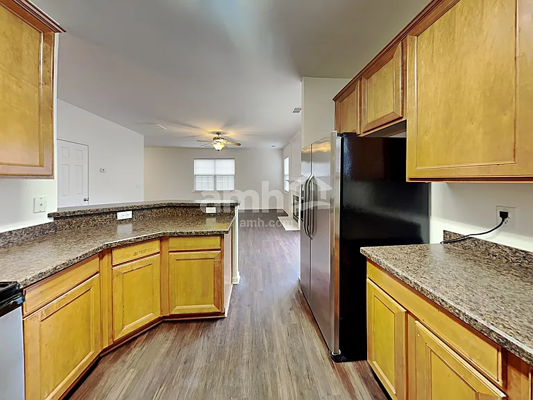 5116 Abercromby St — Photo 3