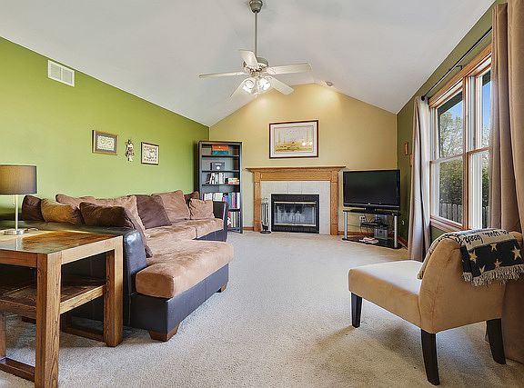 4th image of 722 Joanne Dr