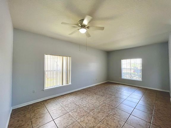 5th image of 697 Hacienda Cir