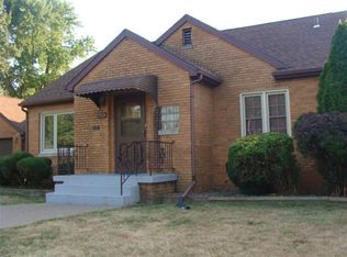 2524 Hickory Grove Rd, Davenport, IA 52804