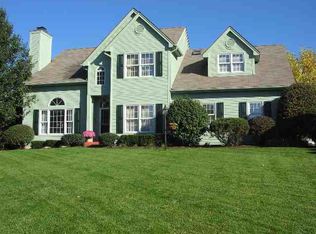 17 Hunters Run Blvd, Cohoes, NY 12047