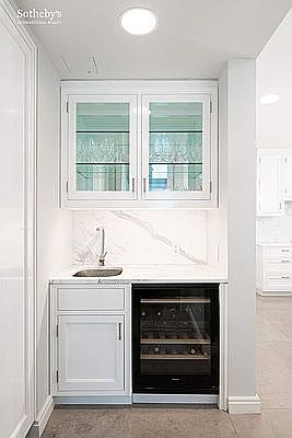 5th image of 150 E 72nd St APT 10S