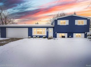 8733 Buffalo Dr, Commerce Township, MI 48382