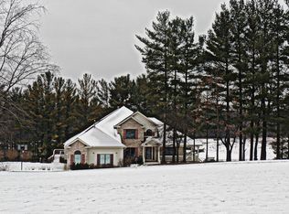 13488 Hawk Woods Trl, Fenton, MI 48430