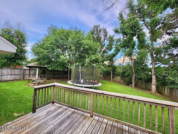 2nd image of 226 Shadow Creek Dr