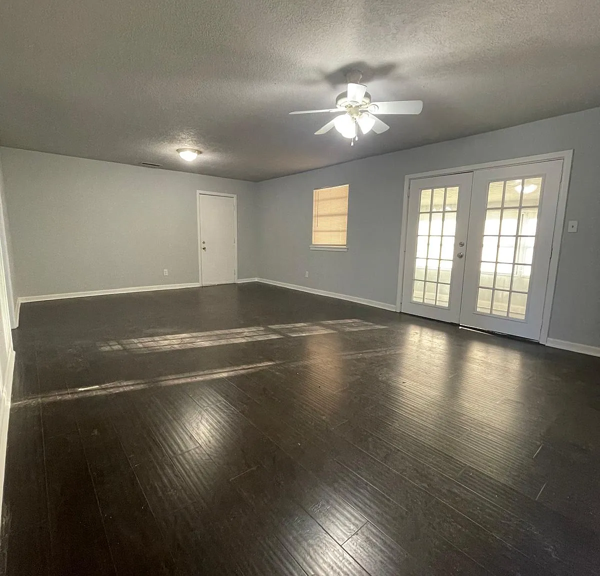 3 bed, 1400 sqft, $1,150 — Photo 2