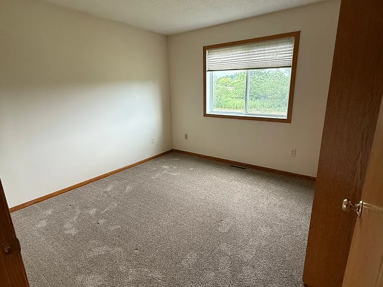 1342 Glenn Pl — Photo 5