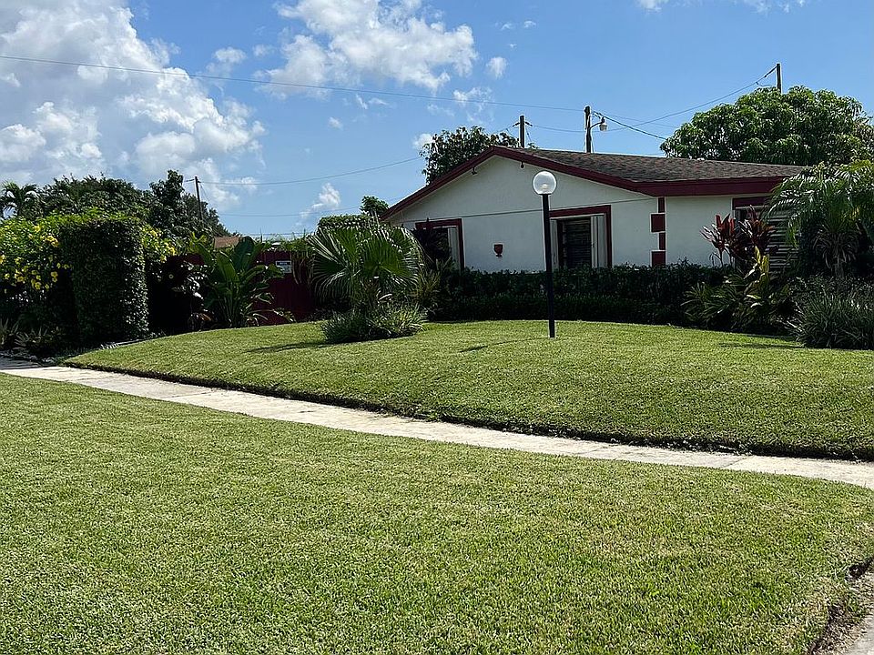 1st image of 323 NW 4th Pl