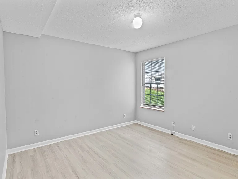 501 Vilas St — Photo 18