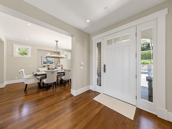 4th image of 2645 Rosebery Ave