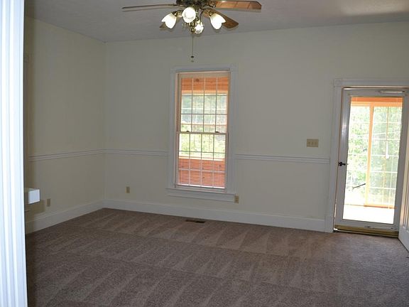4th image of 768 Hillcrest Ave