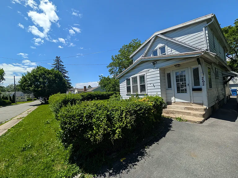 262 Blakeslee St — Photo 2