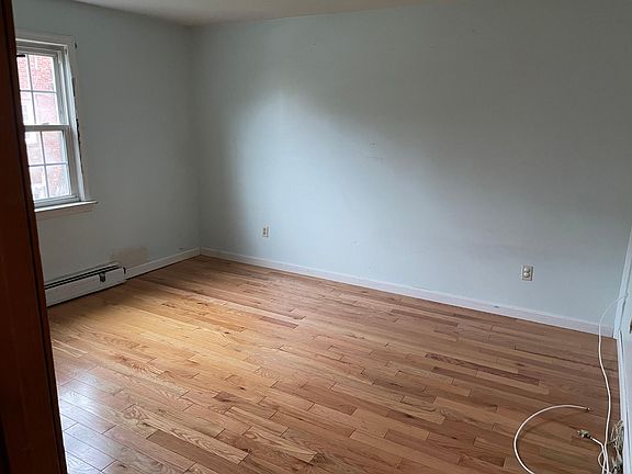 4th image of 40 Danbury Dr APT 7