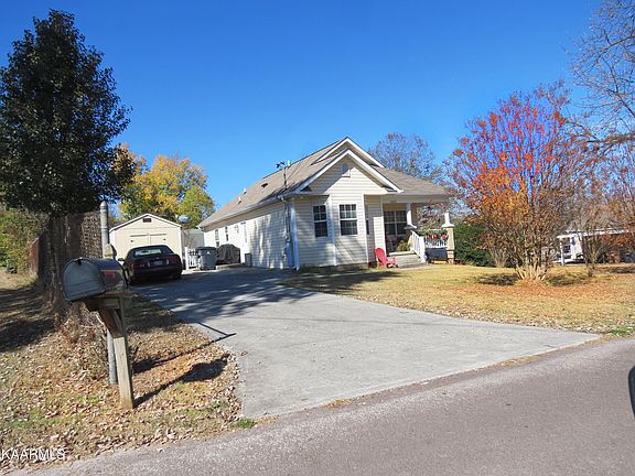 3rd image of 1105 NW Stillwell Dr