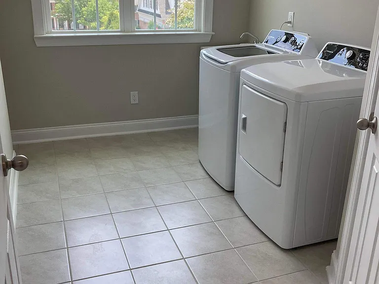 517 Gathering Park Cir — Photo 29