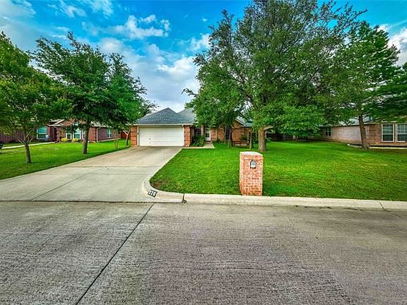 3rd image of 228 Blossom Ln