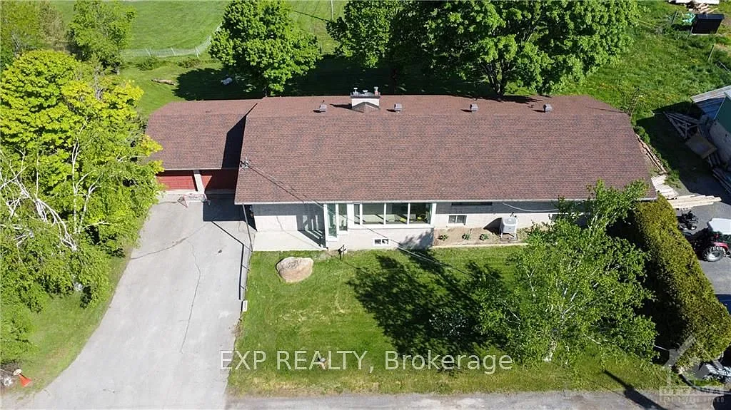 4 bed, $2,950 — Photo 1