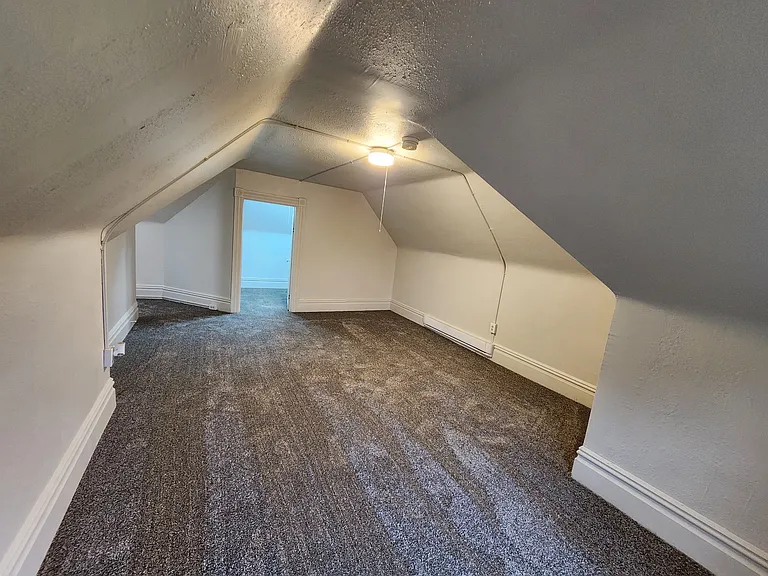 210 Radcliffe St — Photo 22