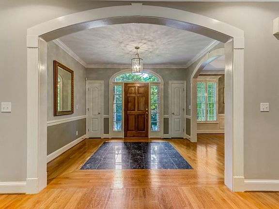 5th image of 8007 Chatsworth Ct