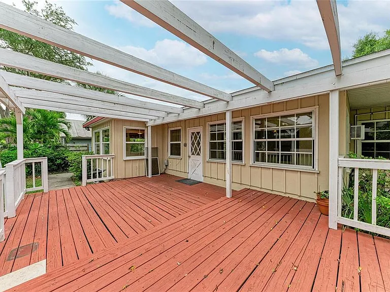 1827 Alta Vista St — Photo 38