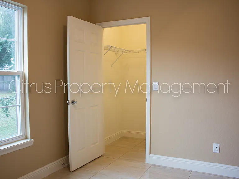 2419 S Shine Ave — Photo 10