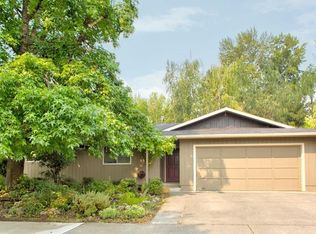 1224 SW Cottonwood St, Grants Pass, OR 97526