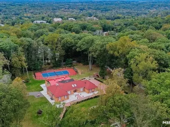 91 Chestnut Ridge Rd, Saddle River, NJ 07458