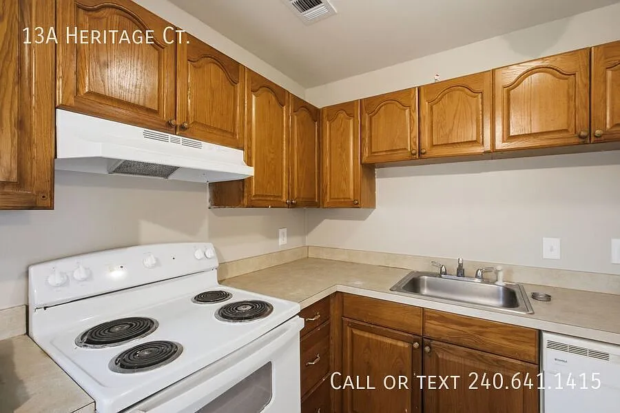 Charming 2 BR/1.5 BA Townhome in Annapolis with Bright Living Spaces and Spacious Kitchen! — Photo 4
