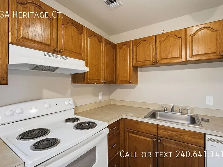 13A Heritage Ct — Photo 4