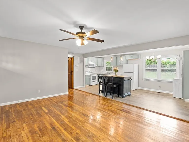 2161 Rochelle Way — Photo 1