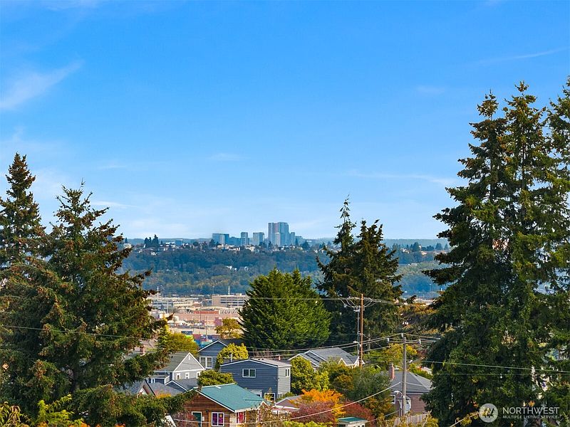 5th image of 4125 38th Avenue SW
