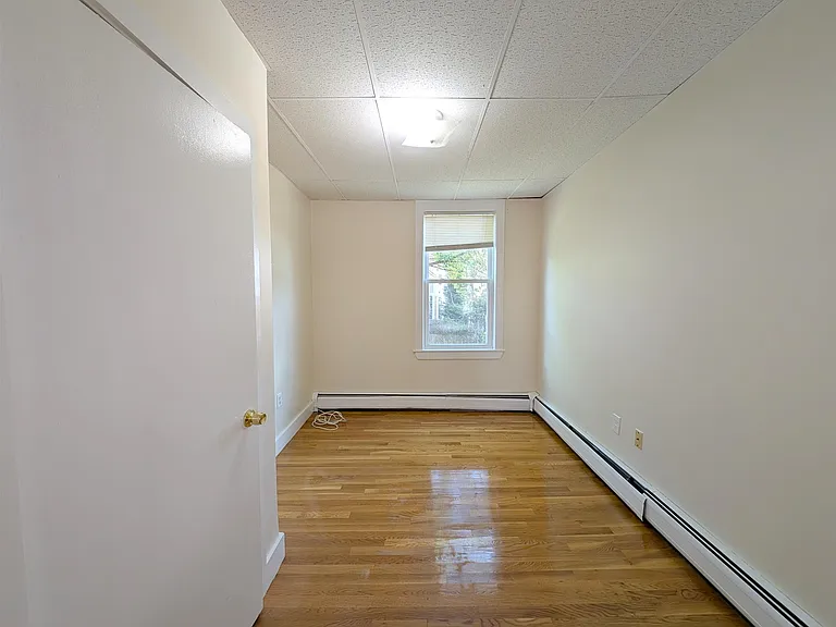 379 Windsor St — Photo 5