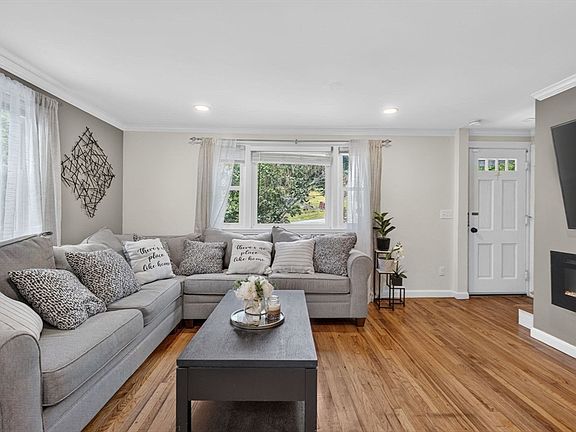 3rd image of 193 Pond St