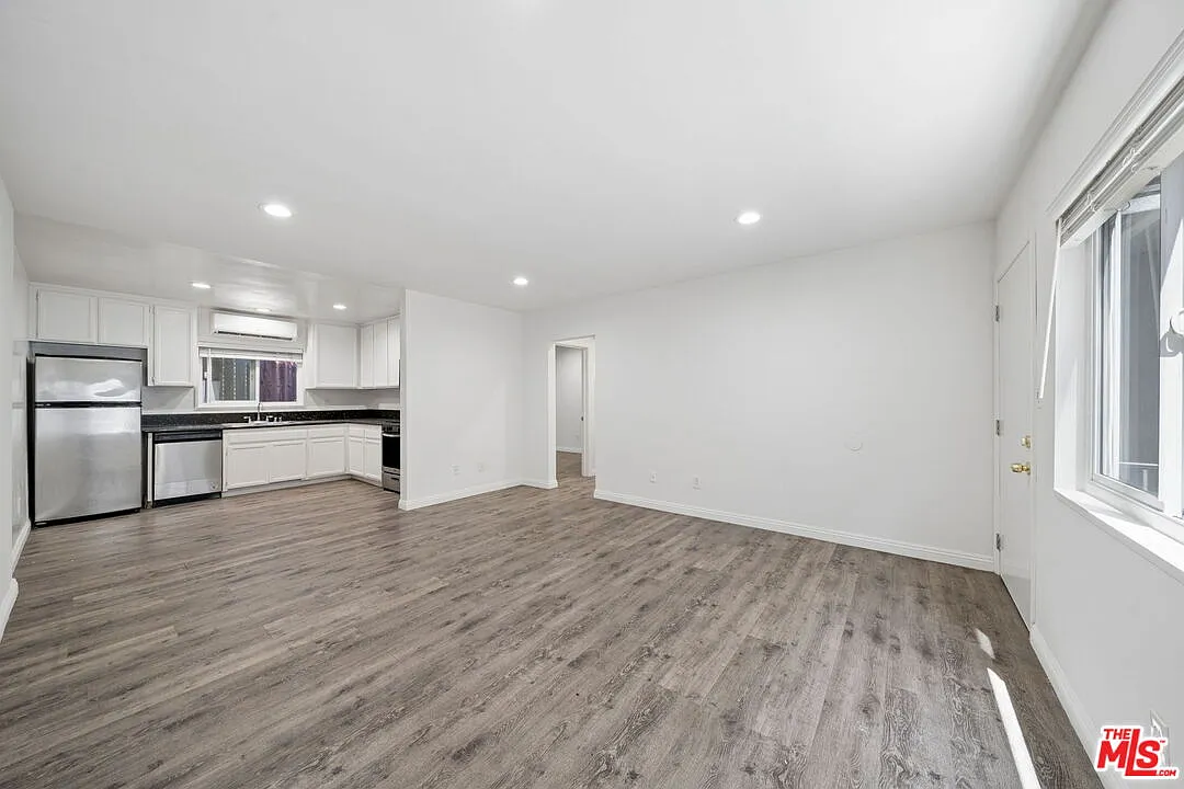 2 bed, 1.0 bath, 1009 sqft, $3,750 — Photo 1