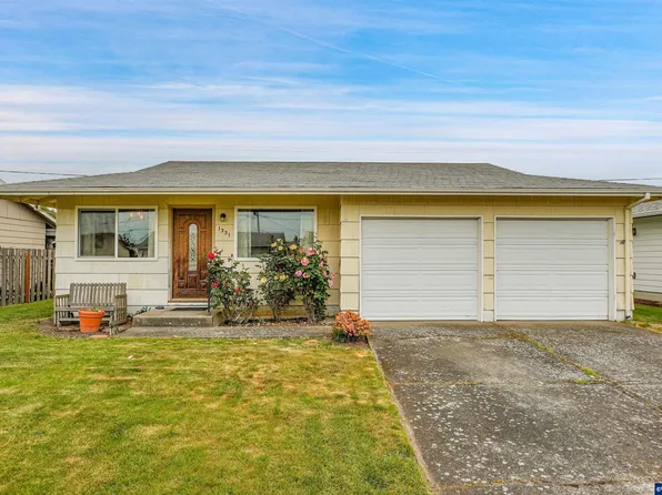1331 Hampton Way, Woodburn, OR 97071