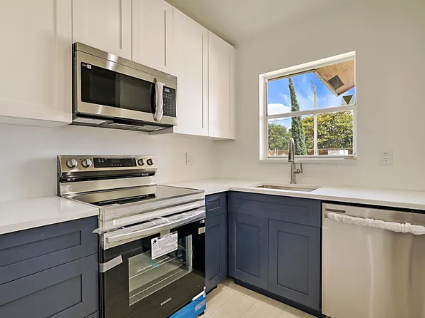 320 NE 42nd St, Boca Raton, FL 33431