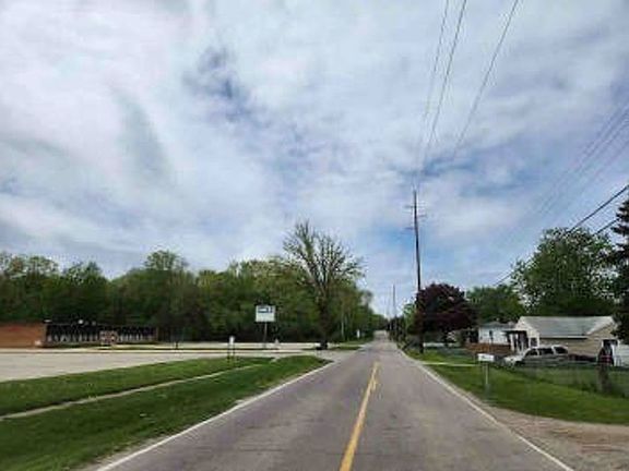 Exterior Neighborhood (street photo)